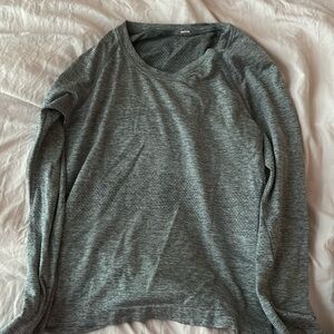 Lululemon gray top